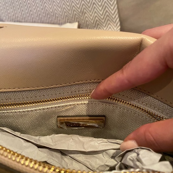 Sold Kira Chevron Leather Crossbody Bag - Picture 5 of 8